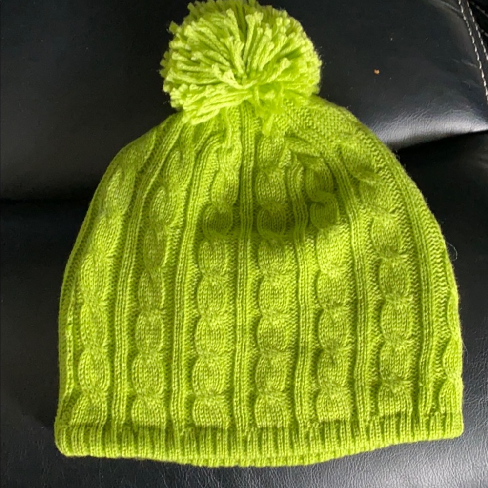 Women’s Reebok winter hat - Picture 4 of 7